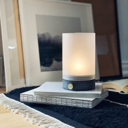 Cozy Bordlampe - Genopladelig - Dmpbar - Dyberg Larsen