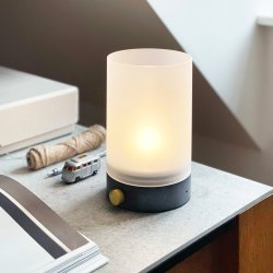 Cozy Bordlampe - Genopladelig - Dmpbar - Dyberg Larsen