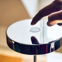 Starlight Genopladelig Bordlampe - Krom/Hvid Marmor - 3-Trin - Dyberg Larsen