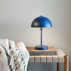 Stockholm V2 Bordlampe - Genopladelig - 3-Trin - Indigo Bl - Dyberg Larsen