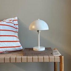 Stockholm V2 Bordlampe - Genopladelig - 3-Trin - Perlehvid - Dyberg Larsen