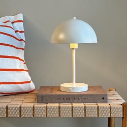 Stockholm V2 Bordlampe - Genopladelig - 3-Trin - Perlehvid - Dyberg Larsen