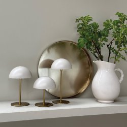 Along Mini Genopladelig Bordlampe - 3-Trin - 3 stk. I ske med bakke - Baige/Messing - Dyberg Larsen