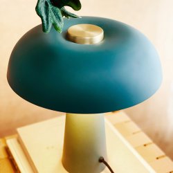 Iris Bordlampe - M�rkegr�n - Dyberg Larsen