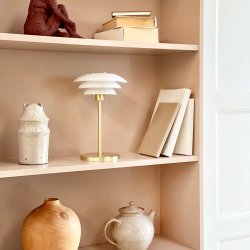 DL20 LED Bordlampe - Genopladelig - 3-Trin - Opal/Messing - Dyberg Larsen