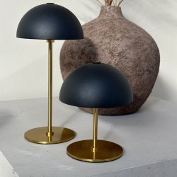 Along Mini Genopladelig Bordlampe - 3-Trin - 2 stk I ske - Sort/Messing - Dyberg Larsen