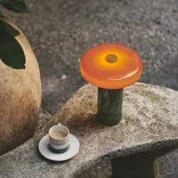 Trip - Genopladelig Bordlampe - Moss/Amber - Design By Us