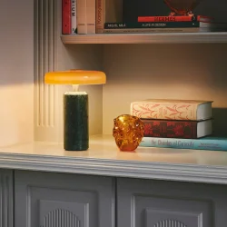 Trip - Genopladelig Bordlampe - Moss/Amber - Design By Us