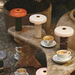 Trip - Genopladelig Bordlampe - Moss/Amber - Design By Us