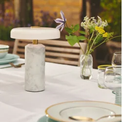 Trip - Genopladelig Bordlampe - Carrara/Opal - Design By Us