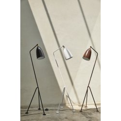 Grshoppa Gulvlampe - Blank Valnd - GUBI