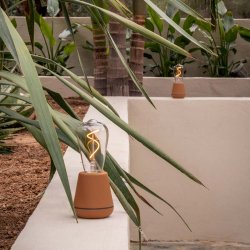 One - Bordlampe - Light Cinnamon IP65 - humble