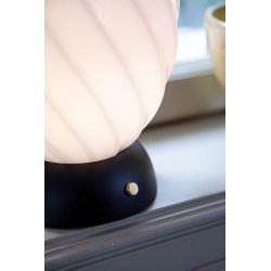 Twist Bordlampe - 25 - Opal/Sort - Halo Design