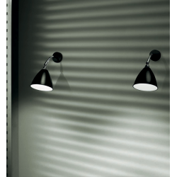 BL7 Vglampe - Messing/Sort - Bestlite - GUBI