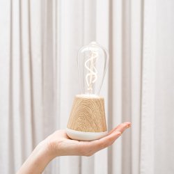 One - Bordlampe - Light Oak - humble