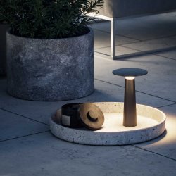 Lix IP44 Bordlampe - Jet Sort - Transportabel - IP44.de