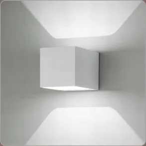 Kube Up/Down Vglampe - Ude/Inde - Hvid - Lumini - UDSTILLINGSMODEL